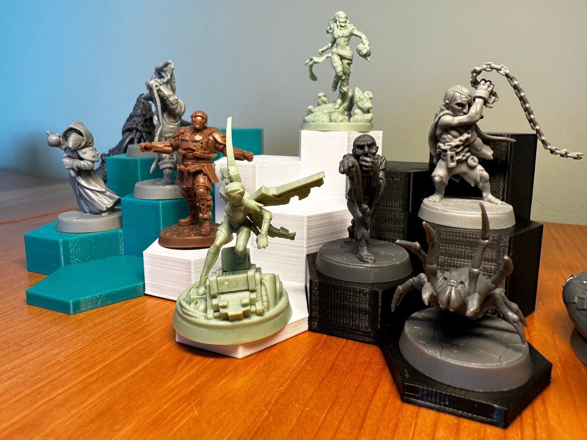 Modular Miniature Tiered Display Stand / Up 29 mm base and Ideal for Showing off Minis - Blubber Cove